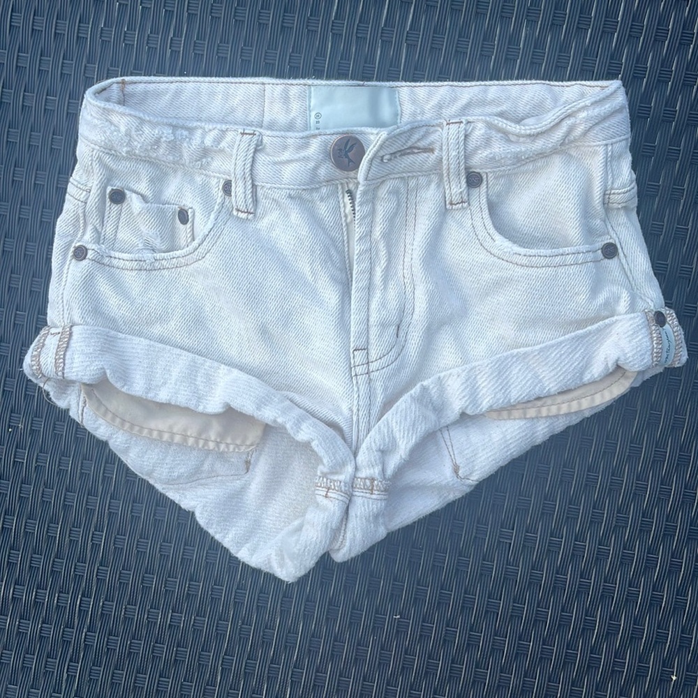 Off white high waisted one teaspoon shorts in size 22